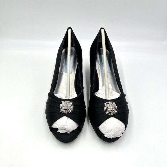 Dyeables Womens Size 7.5 Kristin Black Satin Peep Toe Kitten‎ Heel Pumps Shoes - Picture 2 of 15